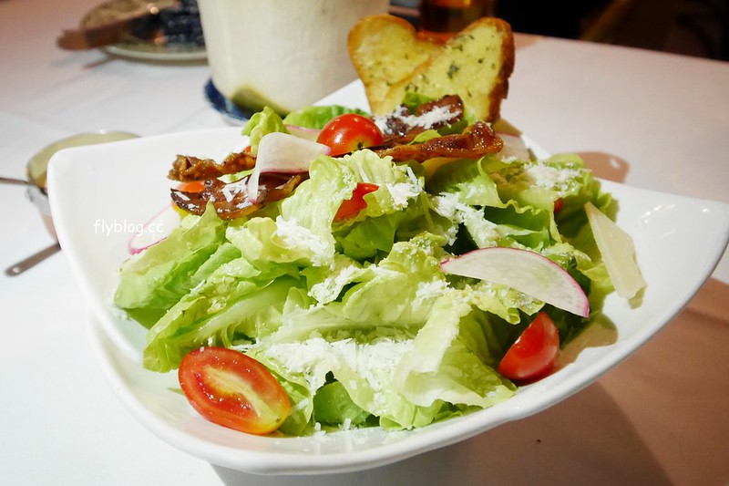 泰國清萊｜Chivit Thamma Da Coffee House(ชีวิตธรรมดา)｜清萊最美的河畔餐廳，充滿歐洲鄉村風格，下午茶悠閒的好地方 @飛天璇的口袋