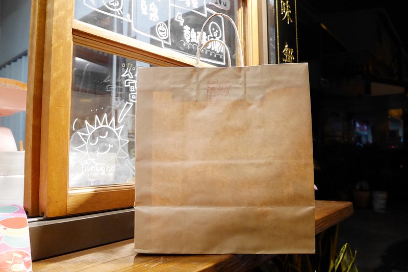 洪家回春堂鹹酥雞┃台中西屯：向上市場傳承32年的好味道，這天來中藥店買鹹酥雞，有脫油程序吃的比較安心 @飛天璇的口袋