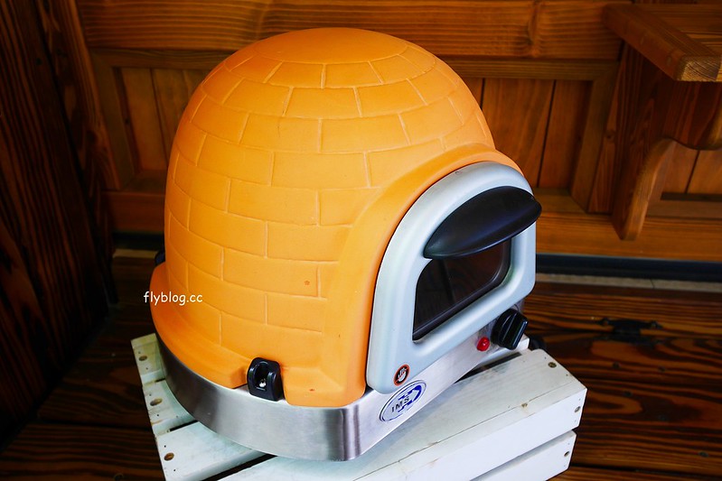 柳川や．柳川彩繪麵包店┃台中西區美食：巷弄間的人氣彩繪麵包店，冰淇淋菠蘿油包和麵包都很好吃，台中IG超夯打卡牆 @飛天璇的口袋