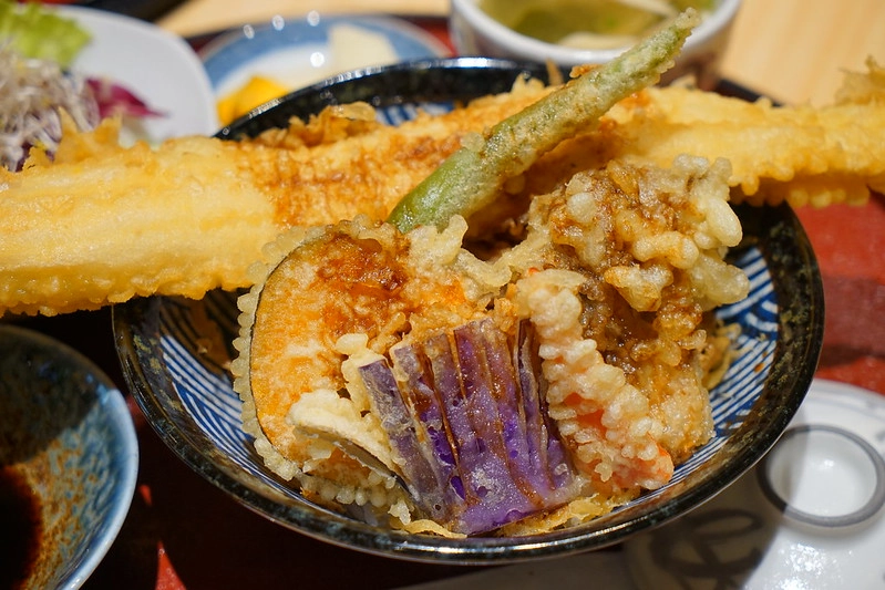 瑧淇日式天丼定食無菜單料理┃台中南屯美食：老闆師承台北新都里，超霸氣的海鮮丼飯，食材用心口味不會輸給知名連鎖店 @飛天璇的口袋