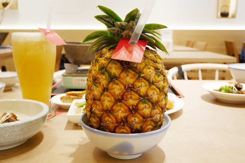 有春茶館┃台中東區美食：賣的是回憶、賣的是記憶、賣的是古早味，鄰近大魯閣購物廣場，有春冰菓室最新力作 @飛天璇的口袋