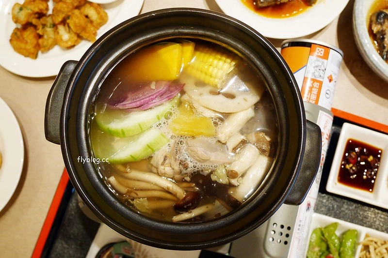 有春茶館┃台中東區美食：賣的是回憶、賣的是記憶、賣的是古早味，鄰近大魯閣購物廣場，有春冰菓室最新力作 @飛天璇的口袋