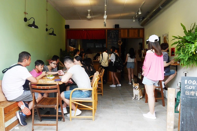 台中西區｜美軍豆乳冰．台灣黃豆製成豆花和豆漿，審計新村人氣文青冰品店 @飛天璇的口袋