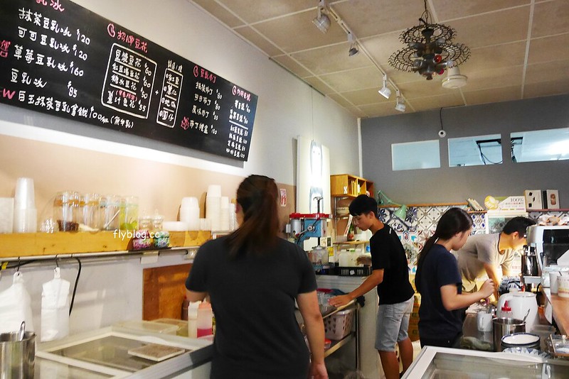 台中西區｜美軍豆乳冰．台灣黃豆製成豆花和豆漿，審計新村人氣文青冰品店 @飛天璇的口袋