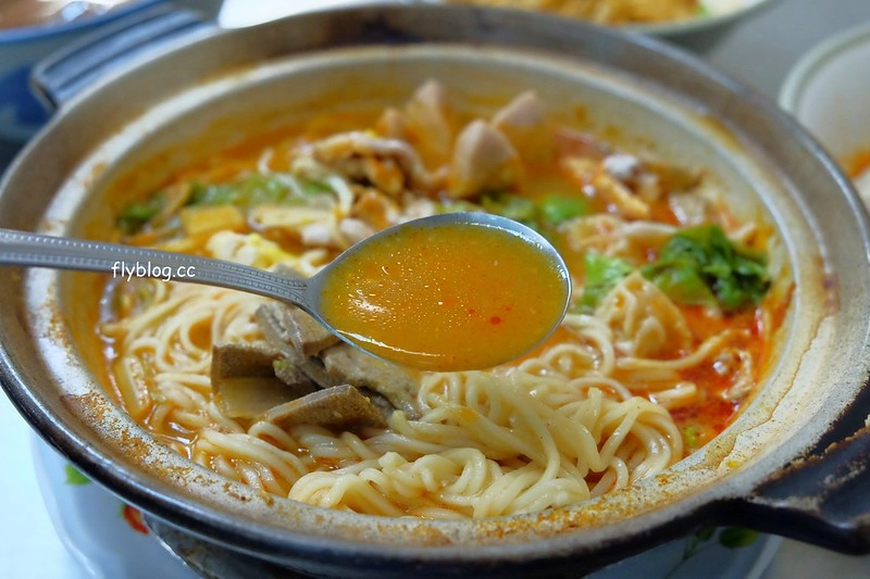 台中北區｜家味小館．會翻滾的酸辣麵，永興街美食推薦，鄰近中國醫大學 @飛天璇的口袋