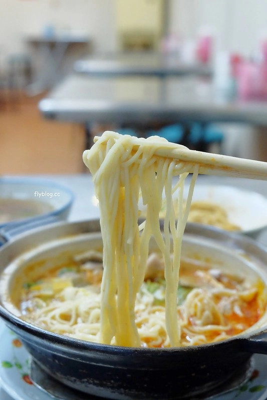 台中北區｜家味小館．會翻滾的酸辣麵，永興街美食推薦，鄰近中國醫大學 @飛天璇的口袋