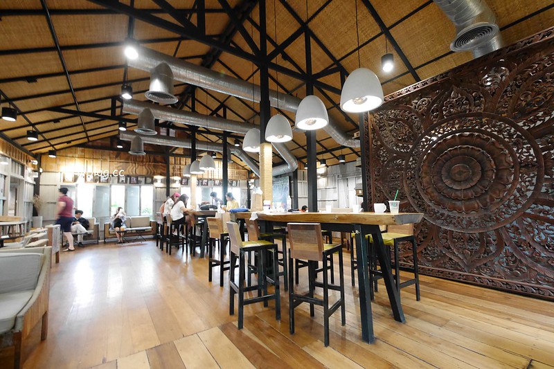 泰國曼谷｜Starbucks Langsuan．曼谷最美的星巴克，鄰近BTS Chit Lom奇隆站 @飛天璇的口袋