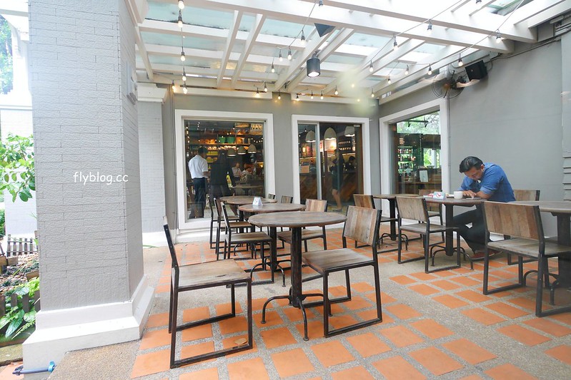 泰國曼谷｜Starbucks Langsuan．曼谷最美的星巴克，鄰近BTS Chit Lom奇隆站 @飛天璇的口袋