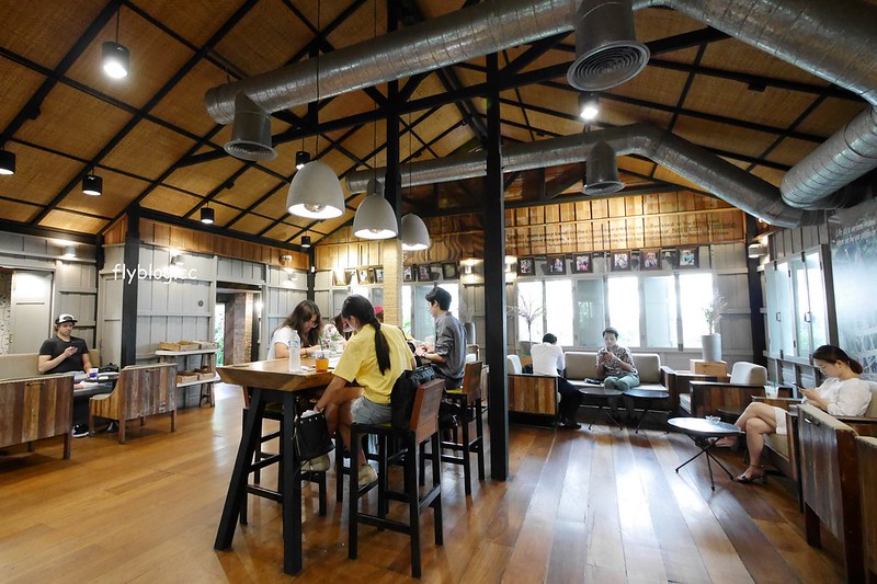 泰國曼谷｜Starbucks Langsuan．曼谷最美的星巴克，鄰近BTS Chit Lom奇隆站 @飛天璇的口袋