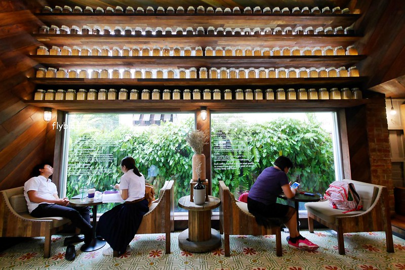 泰國曼谷｜Starbucks Langsuan．曼谷最美的星巴克，鄰近BTS Chit Lom奇隆站 @飛天璇的口袋