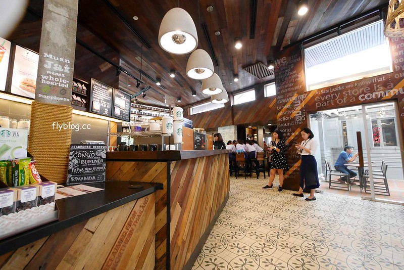 泰國曼谷｜Starbucks Langsuan．曼谷最美的星巴克，鄰近BTS Chit Lom奇隆站 @飛天璇的口袋