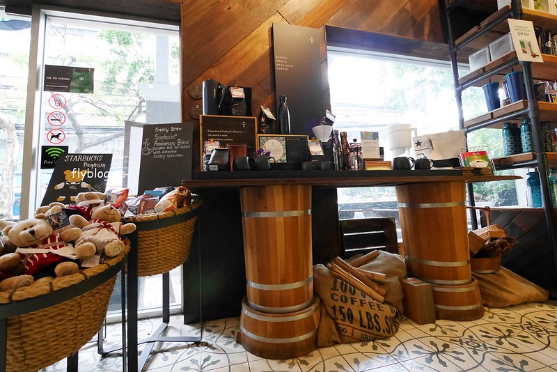 泰國曼谷｜Starbucks Langsuan．曼谷最美的星巴克，鄰近BTS Chit Lom奇隆站 @飛天璇的口袋