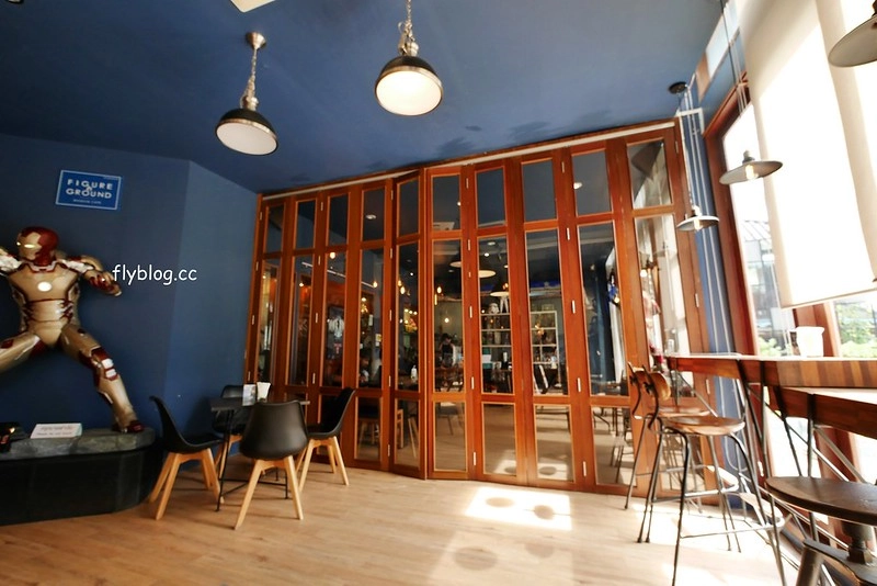 泰國清萊｜Figure&Ground Museum Cafe｜宛如美術館的漂亮咖啡館，裡面有很多動漫人偶收藏品，超好拍的地方 @飛天璇的口袋