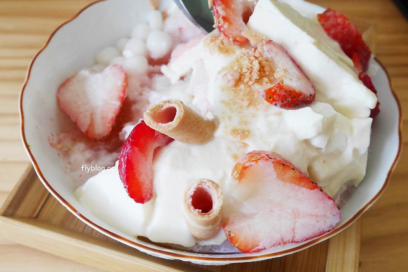 台中西區｜美軍豆乳冰．台灣黃豆製成豆花和豆漿，審計新村人氣文青冰品店 @飛天璇的口袋