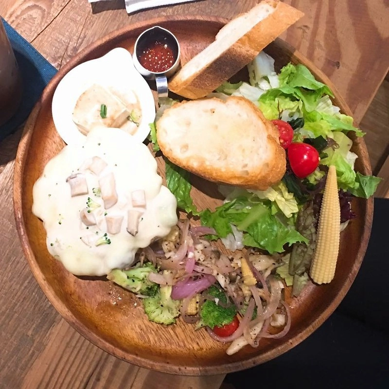 台中西區｜Hoyo Cafe．美術館前超人氣早午餐店，餐點選擇性多變化性大 @飛天璇的口袋