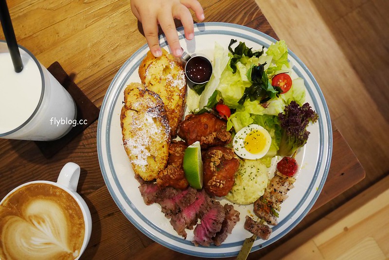 台中西區｜Hoyo Cafe．美術館前超人氣早午餐店，餐點選擇性多變化性大 @飛天璇的口袋