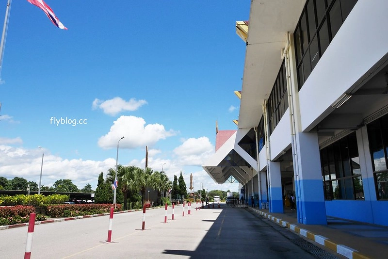 泰國租車分享｜曼谷素萬那普機場租車．泰國自駕一天500元起！機場租車流程、泰國租車費用、泰國交通規則 @飛天璇的口袋