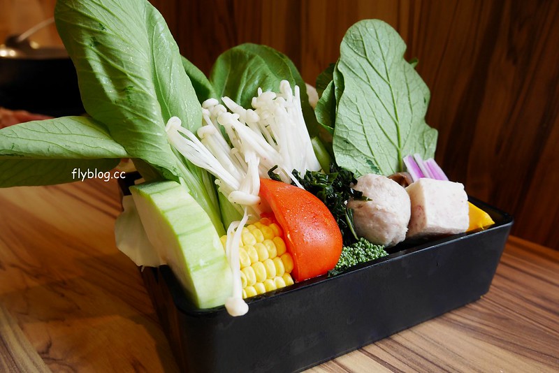 【台中西區】代代木日式鍋物，草悟道商圈的日式火鍋店，環境很有日式小清新，而且還有麻油雞鍋 @飛天璇的口袋