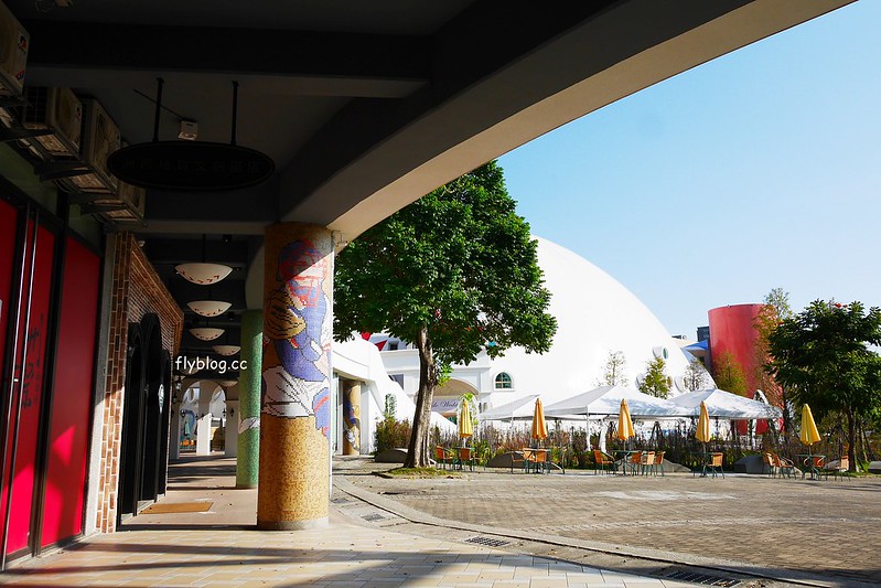 【台中北屯】台中洲際棒球場，台中棒球故事館文創園區，好運來迷你蛋婚宴會館，彩色馬卡龍貨櫃屋，IG打卡拍照和遛小孩的好地方 @飛天璇的口袋
