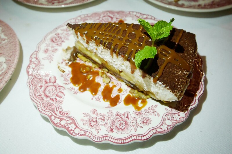 泰國清萊｜Chivit Thamma Da Coffee House(ชีวิตธรรมดา)｜清萊最美的河畔餐廳，充滿歐洲鄉村風格，下午茶悠閒的好地方 @飛天璇的口袋