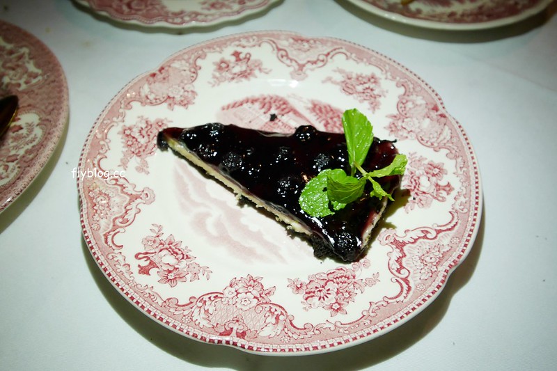 泰國清萊｜Chivit Thamma Da Coffee House(ชีวิตธรรมดา)｜清萊最美的河畔餐廳，充滿歐洲鄉村風格，下午茶悠閒的好地方 @飛天璇的口袋