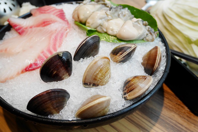 【台中西區】代代木日式鍋物，草悟道商圈的日式火鍋店，環境很有日式小清新，而且還有麻油雞鍋 @飛天璇的口袋