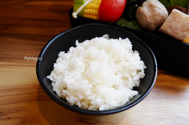 【台中西區】代代木日式鍋物，草悟道商圈的日式火鍋店，環境很有日式小清新，而且還有麻油雞鍋 @飛天璇的口袋