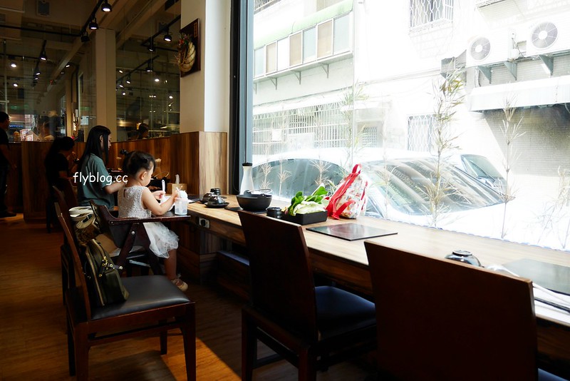 【台中西區】代代木日式鍋物，草悟道商圈的日式火鍋店，環境很有日式小清新，而且還有麻油雞鍋 @飛天璇的口袋