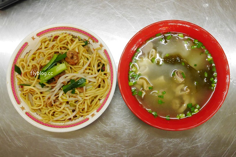 台中北屯｜阿英炒麵．隱藏版的北屯炒麵店，老闆娘人很和藹可親 @飛天璇的口袋