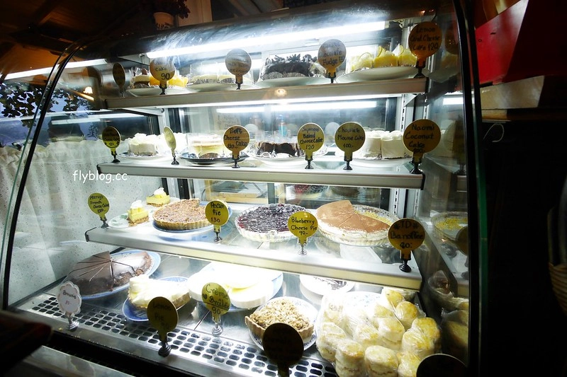 泰國清萊｜Chivit Thamma Da Coffee House(ชีวิตธรรมดา)｜清萊最美的河畔餐廳，充滿歐洲鄉村風格，下午茶悠閒的好地方 @飛天璇的口袋