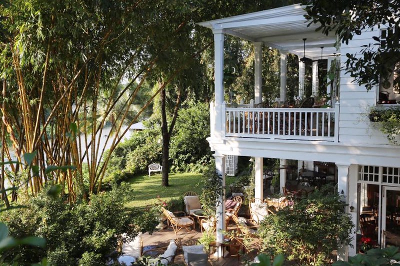 泰國清萊｜Chivit Thamma Da Coffee House(ชีวิตธรรมดา)｜清萊最美的河畔餐廳，充滿歐洲鄉村風格，下午茶悠閒的好地方 @飛天璇的口袋