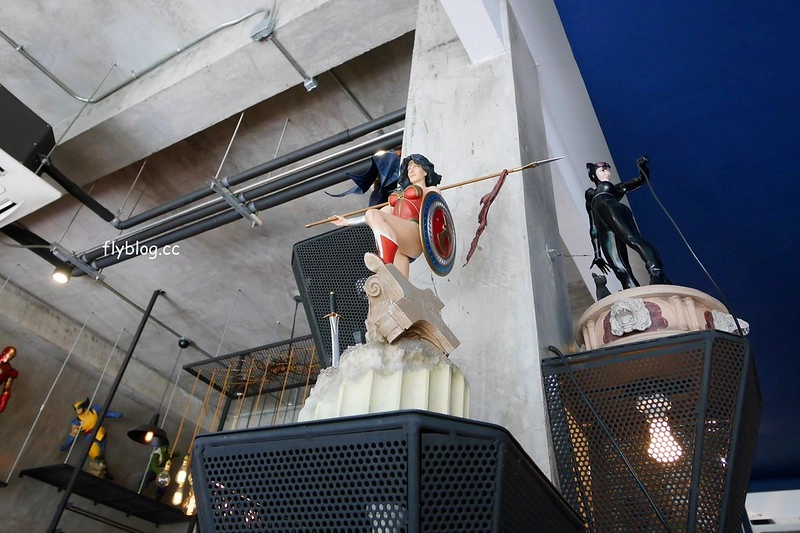 泰國清萊｜Figure&Ground Museum Cafe｜宛如美術館的漂亮咖啡館，裡面有很多動漫人偶收藏品，超好拍的地方 @飛天璇的口袋