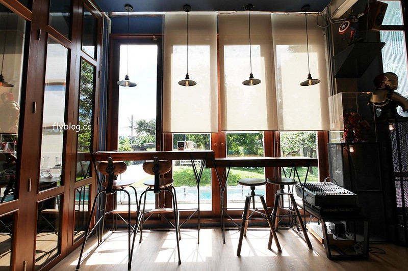 泰國清萊｜Figure&Ground Museum Cafe｜宛如美術館的漂亮咖啡館，裡面有很多動漫人偶收藏品，超好拍的地方 @飛天璇的口袋