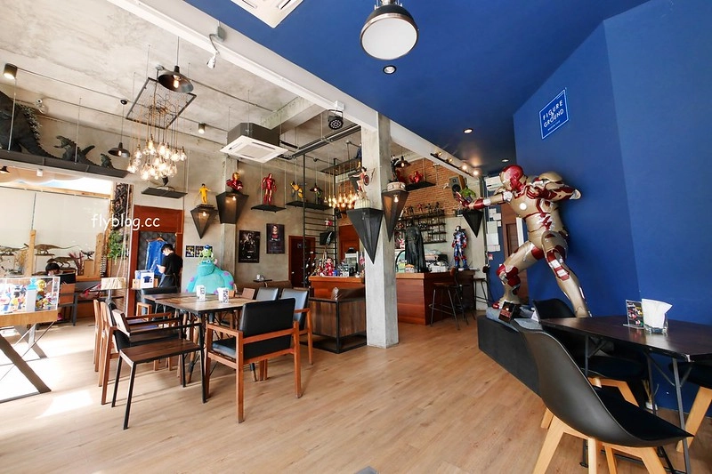 泰國清萊｜Figure&Ground Museum Cafe｜宛如美術館的漂亮咖啡館，裡面有很多動漫人偶收藏品，超好拍的地方 @飛天璇的口袋