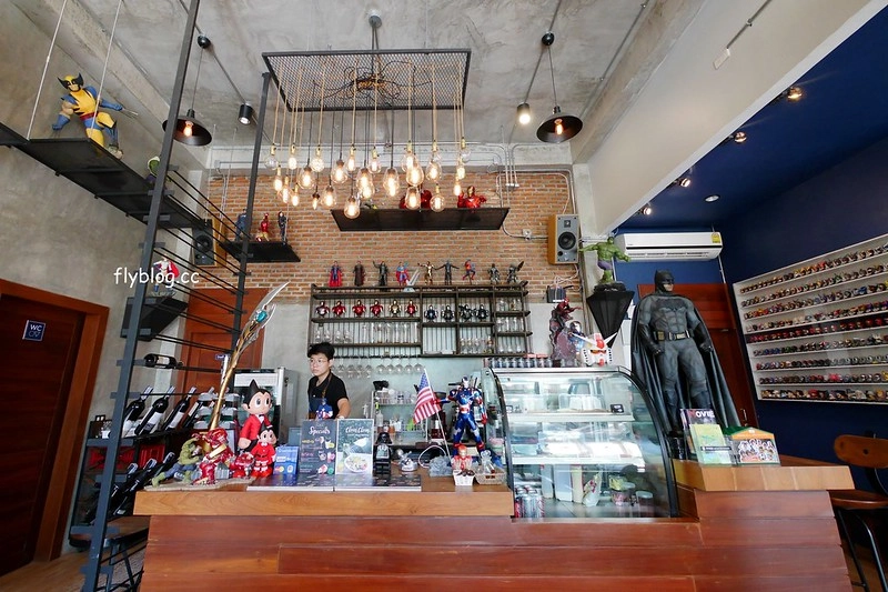 泰國清萊｜Figure&Ground Museum Cafe｜宛如美術館的漂亮咖啡館，裡面有很多動漫人偶收藏品，超好拍的地方 @飛天璇的口袋