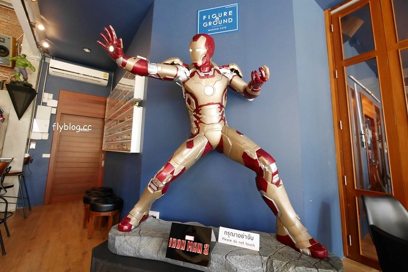 泰國清萊｜Figure&Ground Museum Cafe｜宛如美術館的漂亮咖啡館，裡面有很多動漫人偶收藏品，超好拍的地方 @飛天璇的口袋