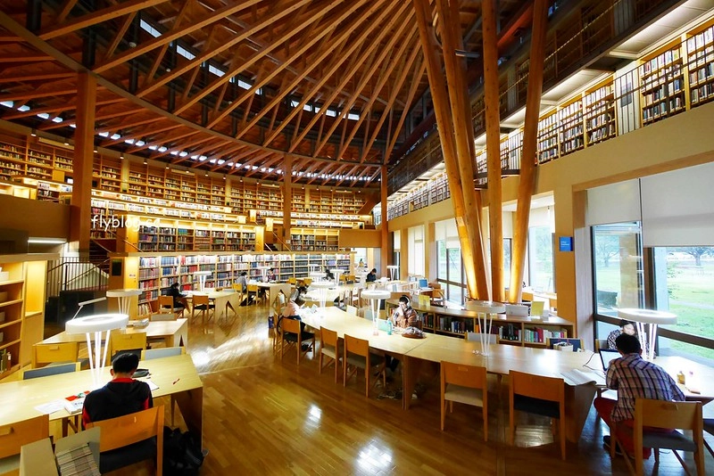 日本秋田｜國際教養大學中嶋紀念圖書館．日本最美的圖書館之稱，365天24小時都不打烊 @飛天璇的口袋