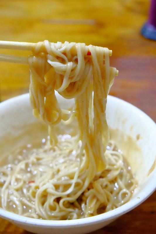 宜蘭羅東南門麵店｜沒有扛棒卻超人氣的無名麵店，結果沒吃到評價更高的油飯 @飛天璇的口袋