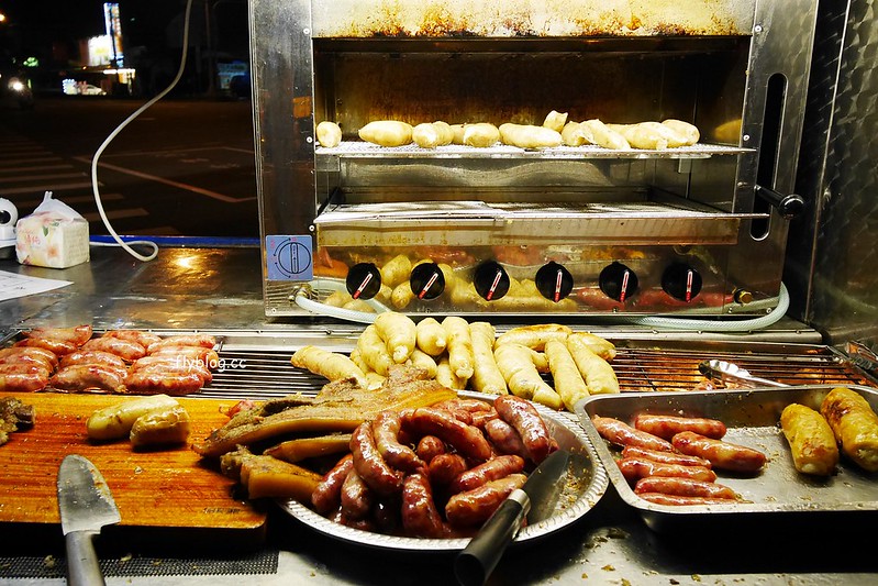 胖子修行動餐車┃台中北屯美食：專賣花生大腸、手工糯米腸和香腸的台中幽靈餐車，現在台中有定點可以買了，食尚玩家也有報導 @飛天璇的口袋