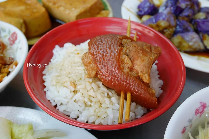 台中西屯｜台南羅阿全師無刺虱目魚．市政路和黎明路口，小菜有多種選擇，從早上賣到宵夜 @飛天璇的口袋