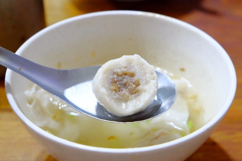 宜蘭羅東南門麵店｜沒有扛棒卻超人氣的無名麵店，結果沒吃到評價更高的油飯 @飛天璇的口袋