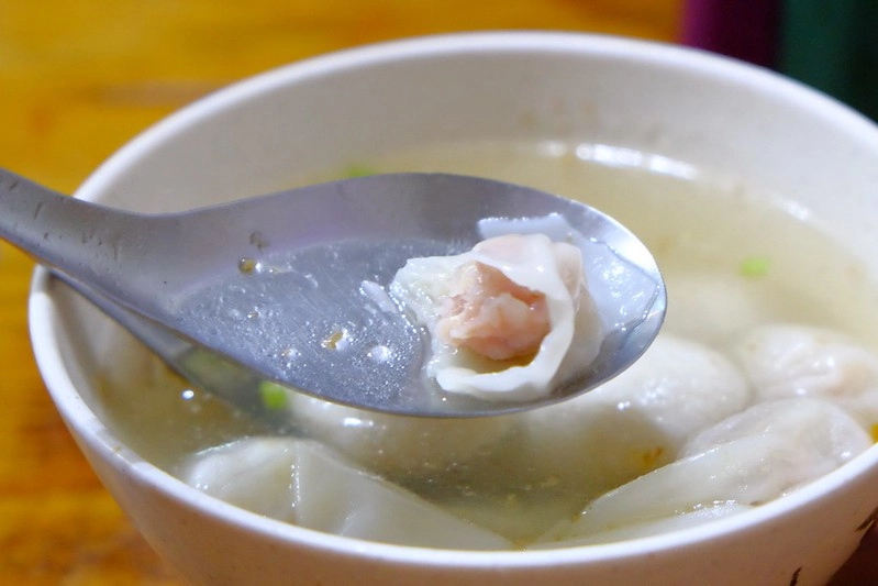 宜蘭羅東南門麵店｜沒有扛棒卻超人氣的無名麵店，結果沒吃到評價更高的油飯 @飛天璇的口袋