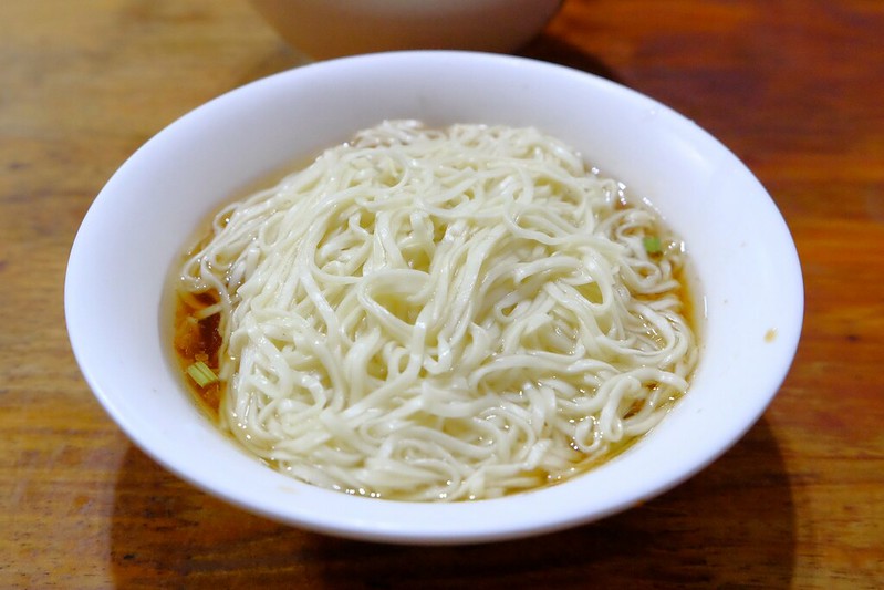 宜蘭羅東南門麵店｜沒有扛棒卻超人氣的無名麵店，結果沒吃到評價更高的油飯 @飛天璇的口袋