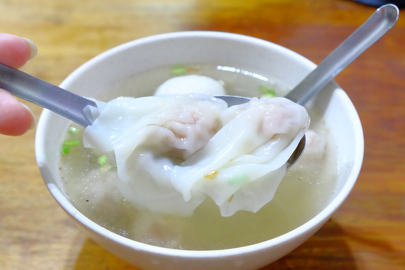 宜蘭羅東南門麵店｜沒有扛棒卻超人氣的無名麵店，結果沒吃到評價更高的油飯 @飛天璇的口袋