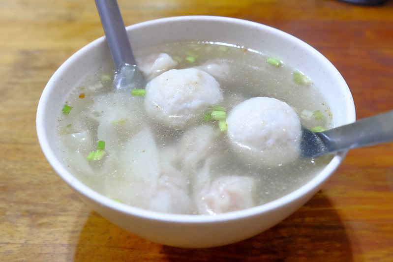 宜蘭羅東南門麵店｜沒有扛棒卻超人氣的無名麵店，結果沒吃到評價更高的油飯 @飛天璇的口袋