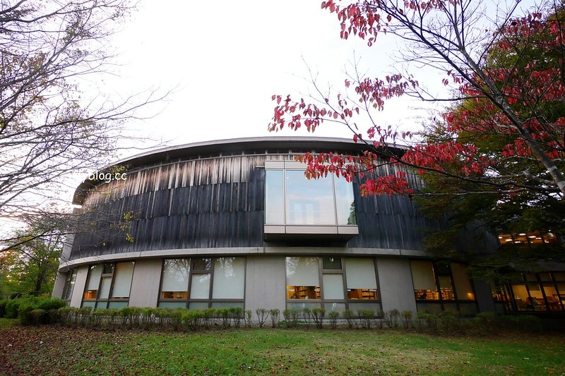 日本秋田｜國際教養大學中嶋紀念圖書館．日本最美的圖書館之稱，365天24小時都不打烊 @飛天璇的口袋