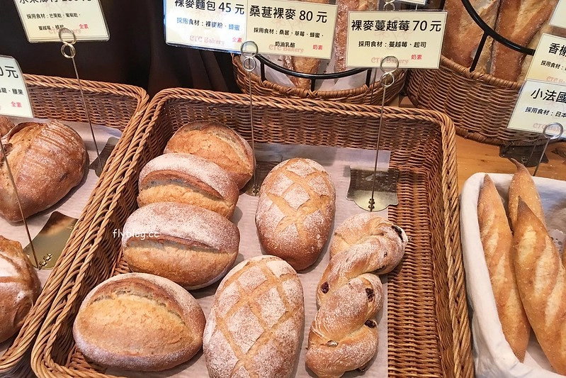 張泰謙麵包｜法國世界盃麵包大師個人賽，有歐式和台式麵包不同選擇，個人最推薦吐司和貝果 @飛天璇的口袋