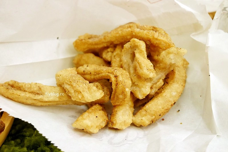 洪家回春堂鹹酥雞┃台中西屯：向上市場傳承32年的好味道，這天來中藥店買鹹酥雞，有脫油程序吃的比較安心 @飛天璇的口袋