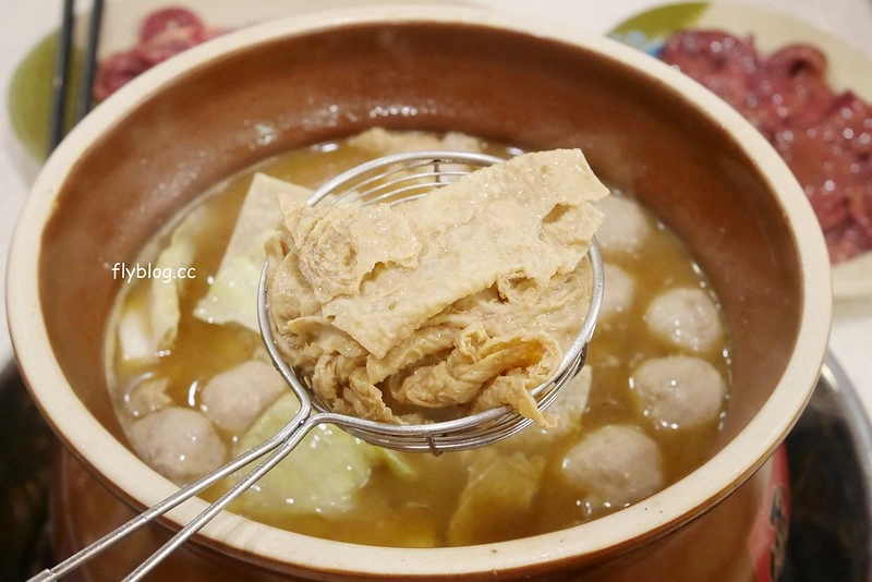 台中北區｜霸味薑母鴨台中旗艦店．三民路生意超好的薑母鴨店，用餐時間都是排隊人潮 @飛天璇的口袋