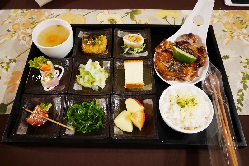 丫丫販店 x丫丫Lunch Box｜潭子漂亮粉紅色貨櫃屋，手作九宮格便當，IG台中超好拍景點 @飛天璇的口袋